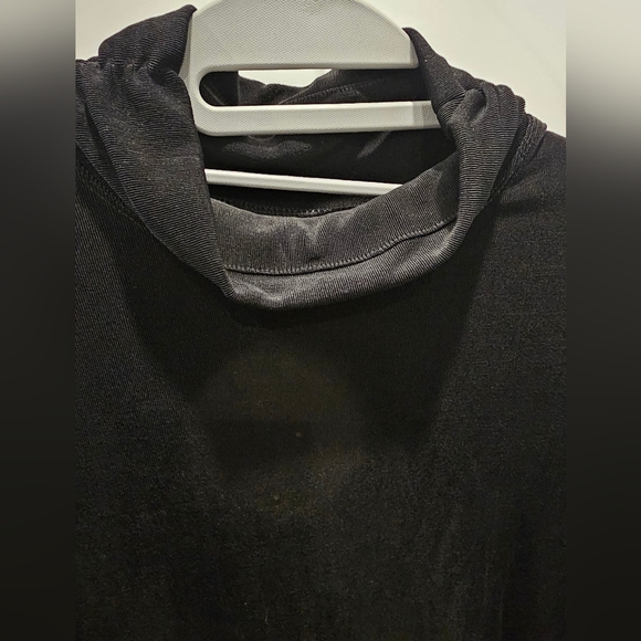 Chico’s Travelers Black Cowl Neck Long Sleeve Top Size 2 (L) Wrinkle-Resistant - Picture 4 of 8